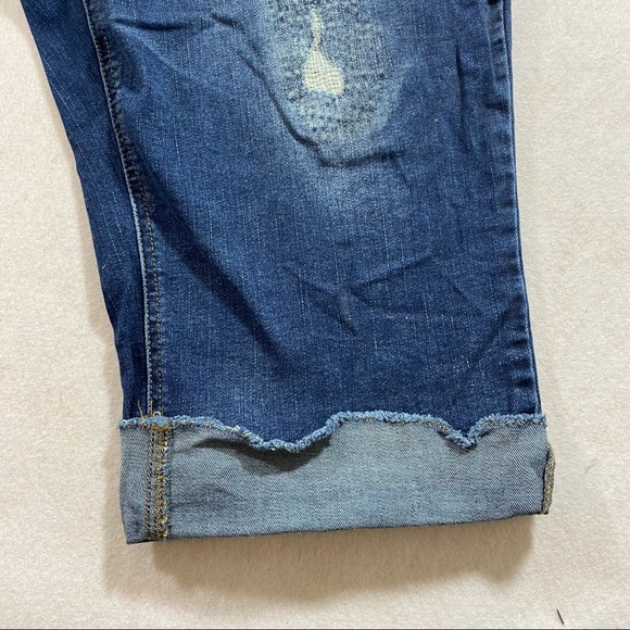 Maurices denim Capri Pants Sz 24 Distressed embroidered pockets capris p… - Picture 9 of 10